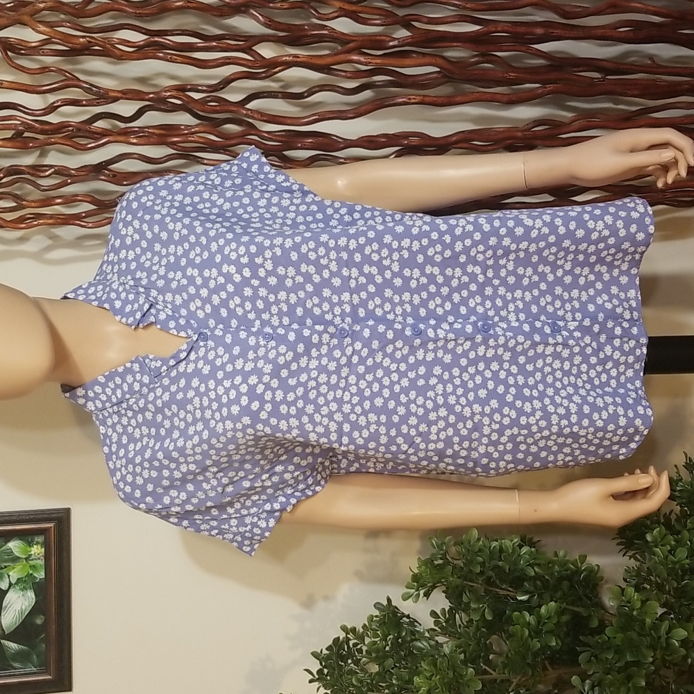 Short Sleeved Blue Blouse with Daisy Print
